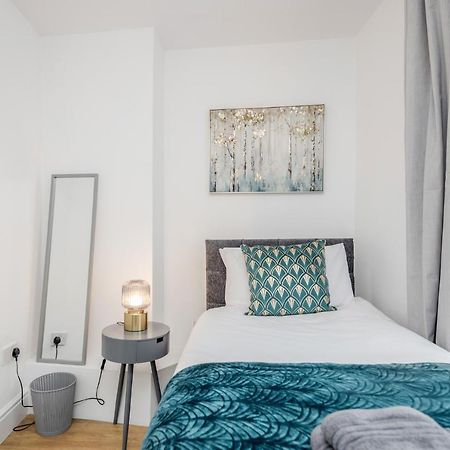 Modern Cosy London Flat By Damask Homes Ilford Buitenkant foto
