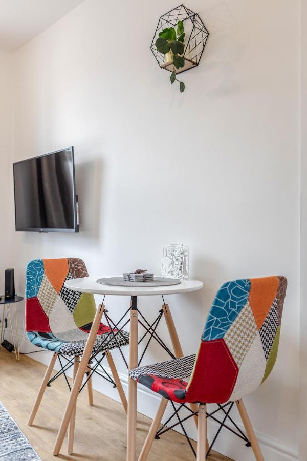 Modern Cosy London Flat By Damask Homes Ilford Buitenkant foto