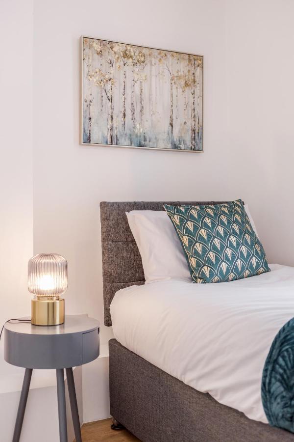 Modern Cosy London Flat By Damask Homes Ilford Buitenkant foto