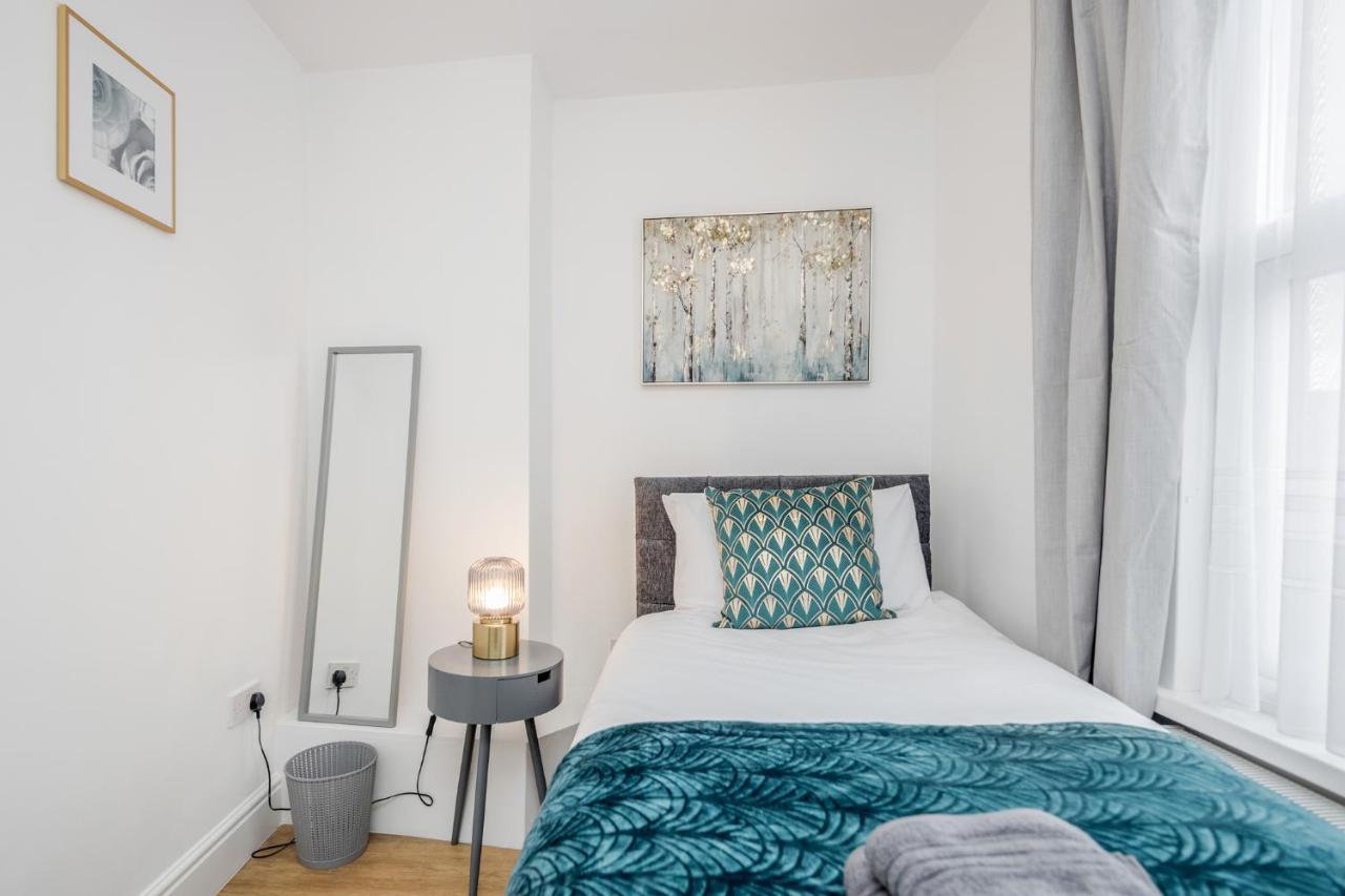 Modern Cosy London Flat By Damask Homes Ilford Buitenkant foto